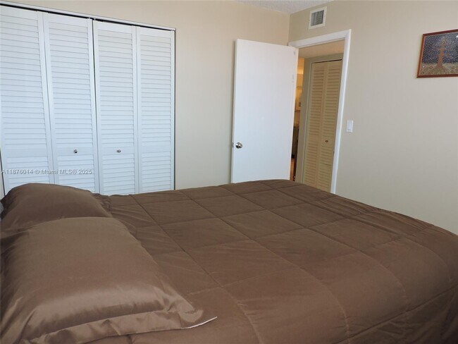 Building Photo - 501 E Dania Beach Blvd