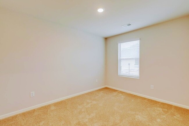 Building Photo - Beautiful Rental Home Features 5 Beds/3.5 ...