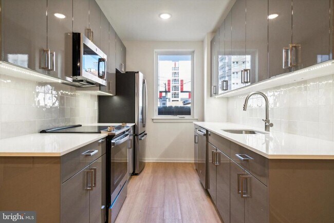 Building Photo - 225 N 12th St