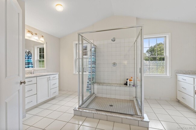 Building Photo - 19 Dennis Ln