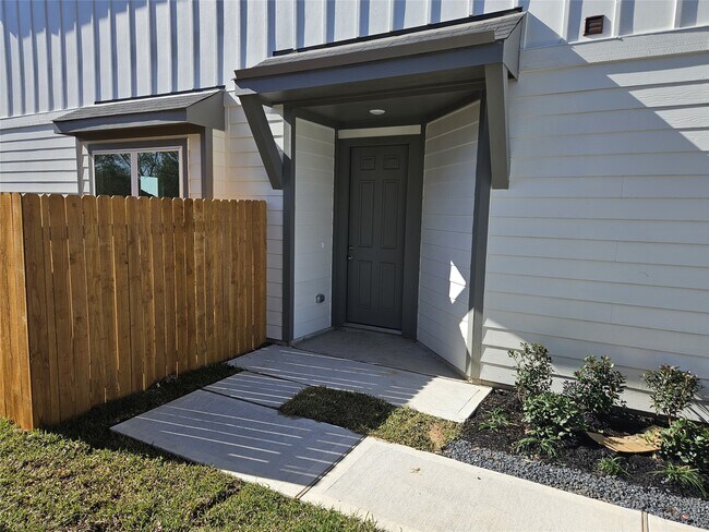 Building Photo - 27843 Western Crk Ct