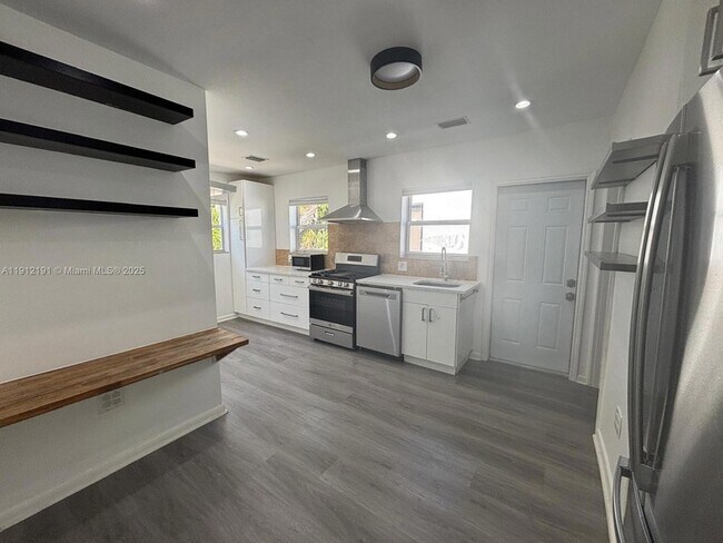 Building Photo - 9324 Byron Ave