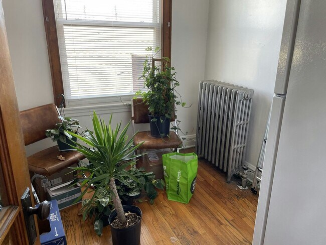 Building Photo - 4826 W Addison St
