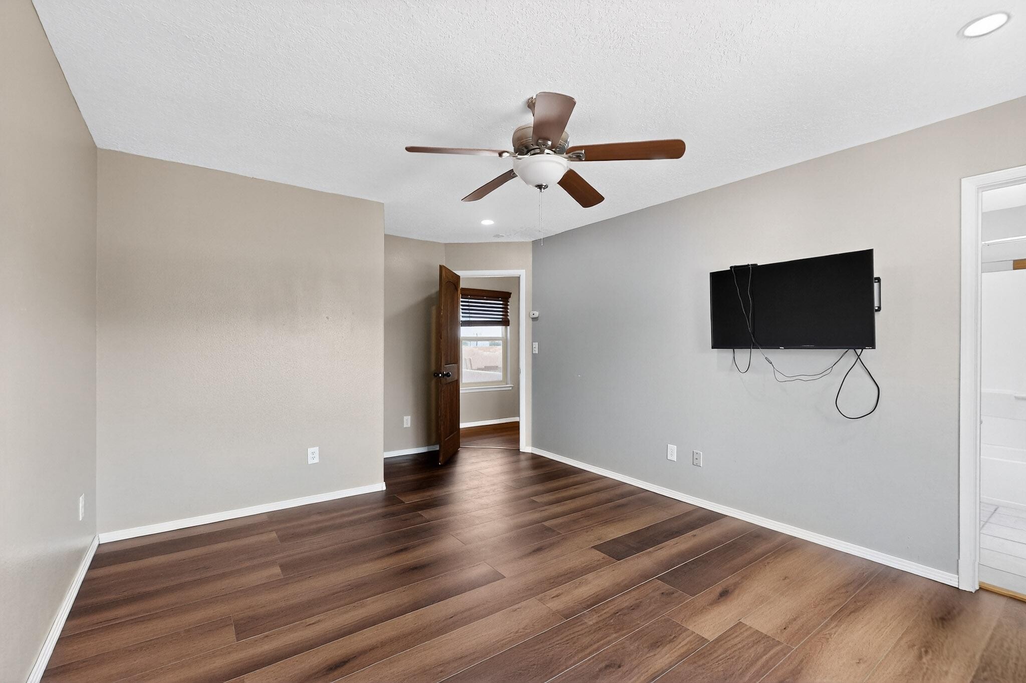 Building Photo - 244 Glenridge Park Ln NE