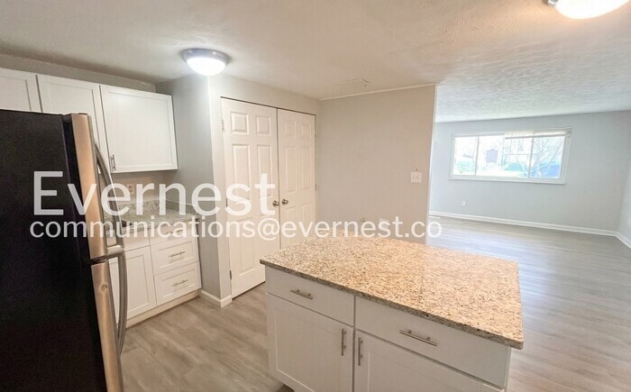 Building Photo - 1423 Marty Dr