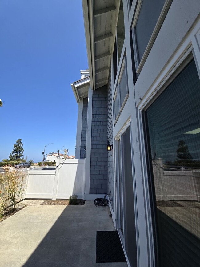 Building Photo - Coastal Living: 2-Bed, 1.5-Bath Townhome w...