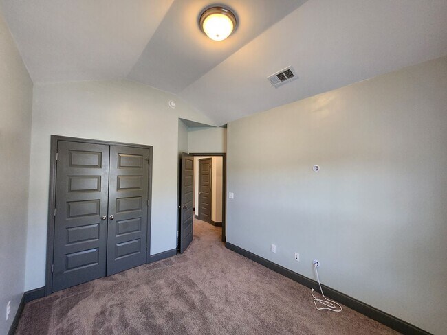 Building Photo - 5814 Whispering Pnes Wy