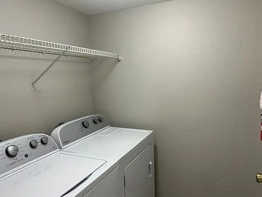 Building Photo - 831 Camargo Way