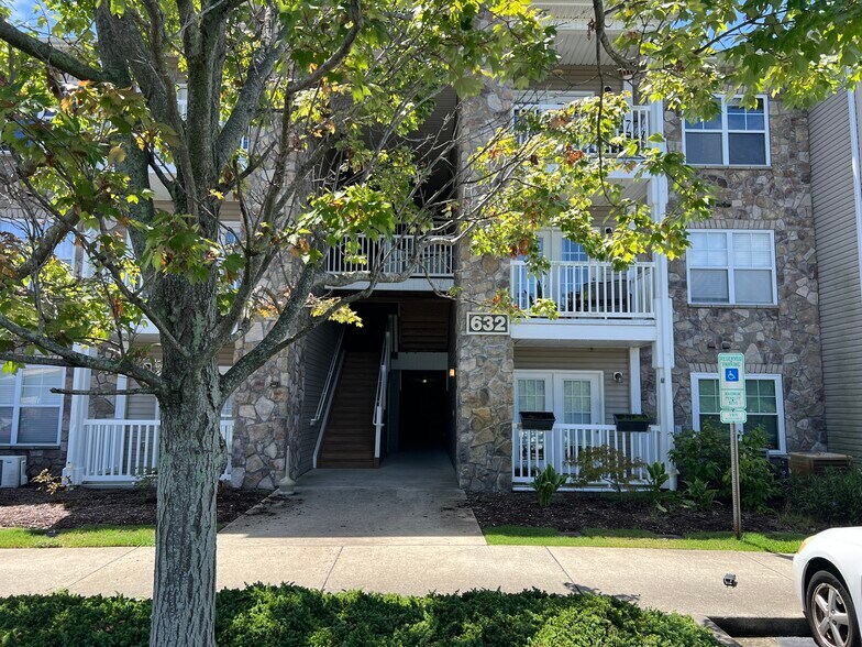 Primary Photo - 632 Condo Club Dr