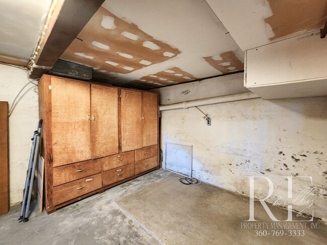 Building Photo - Classic Charmer with Water Views in the He...