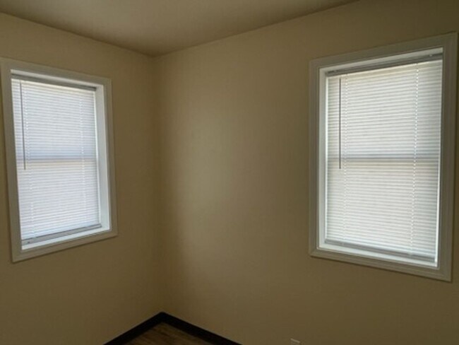 Building Photo - E0272 WI-54
