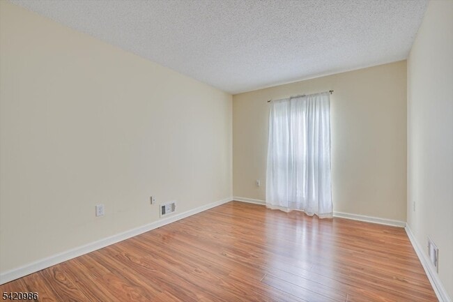 Building Photo - 69 Amberly Ct