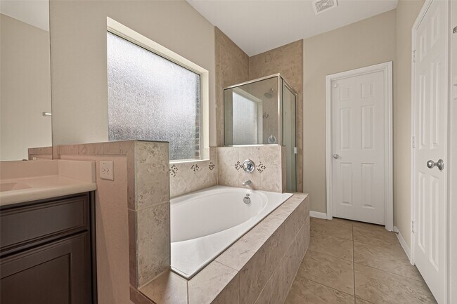 Building Photo - 3327 Fairmont Hills Ln