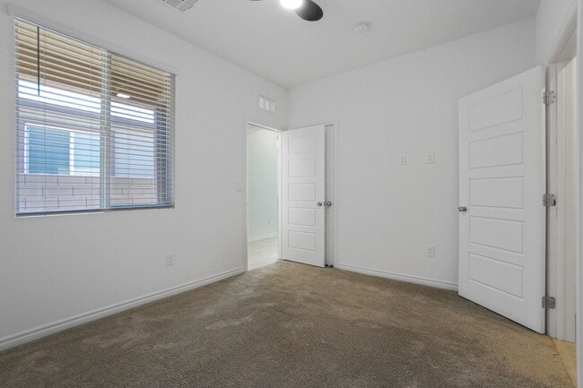 Building Photo - MULTI-GENERATIONAL New Build Home with En Suite In Skye Canyon!