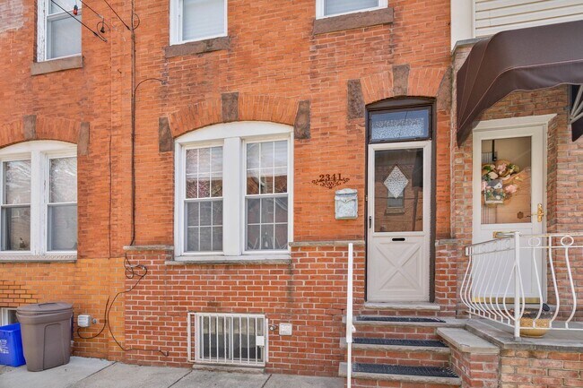Building Photo - 2341 S Woodstock St