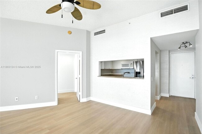 Building Photo - 2475 Brickell Ave