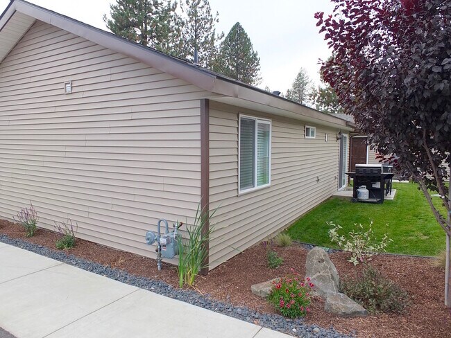 Building Photo - 2813 N Julie Ann Ct