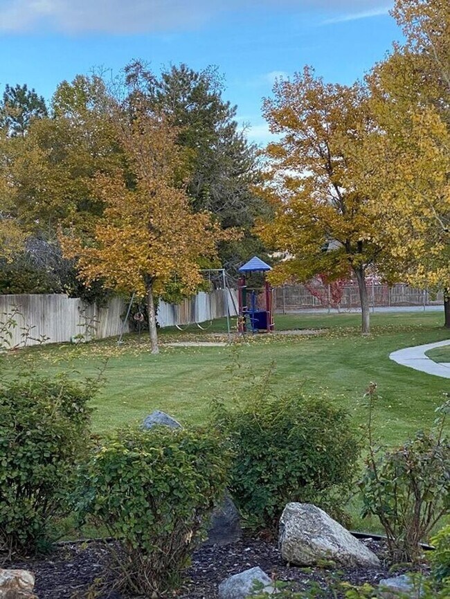 Building Photo - West Valley Nice 4 bed 2 bath Family Home