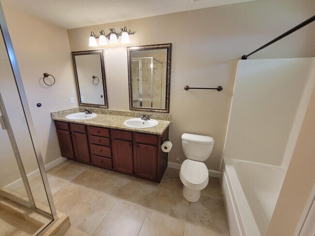 Building Photo - 712 Hazel Dr