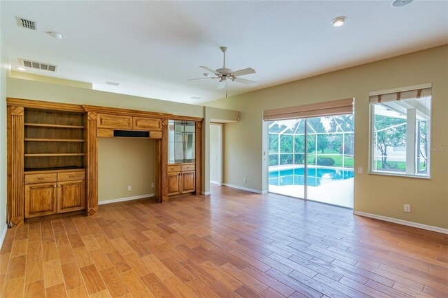 Building Photo - 10559 Greencrest Dr