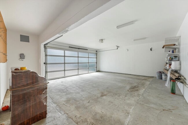 Building Photo - Modern and Sleek Three Bedroom Townhome!