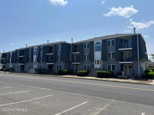 Building Photo - 98 Beachway Ave