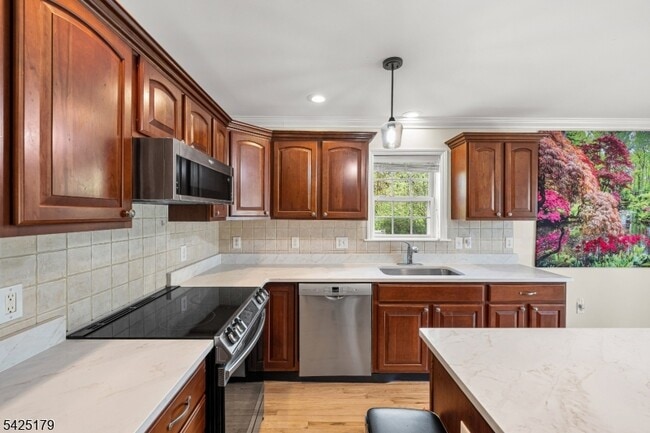 Building Photo - 112 Peapack Rd