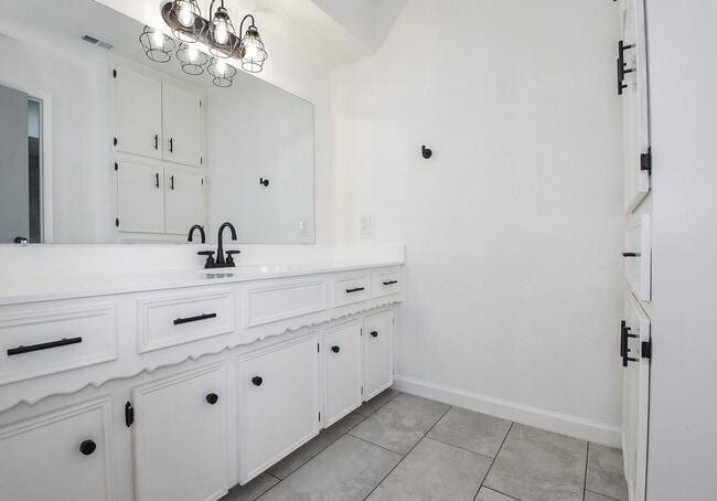 Building Photo - 15814 Winding Moss Dr