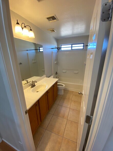 Building Photo - 43584 W Arizona Ave