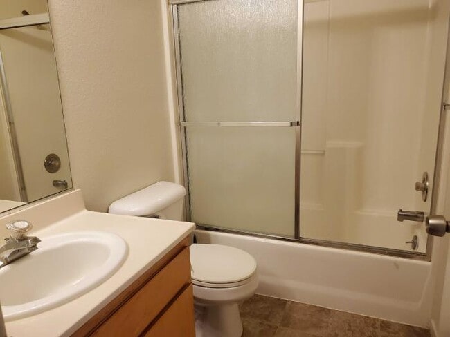 Building Photo - 2 bedroom in Santa Rosa CA 95403