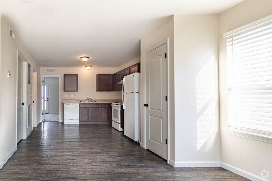 Dining Room - Elm Tree Commons