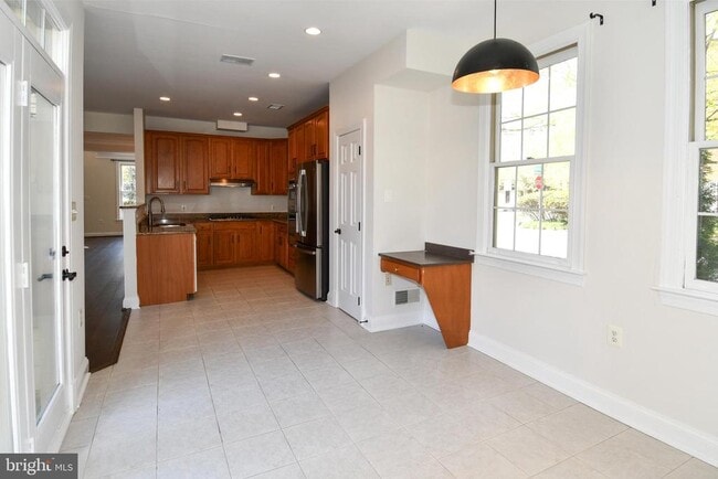 Building Photo - 301 Hillwood Ave