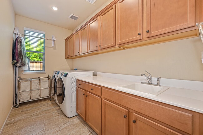 Building Photo - 4097 Southampton St