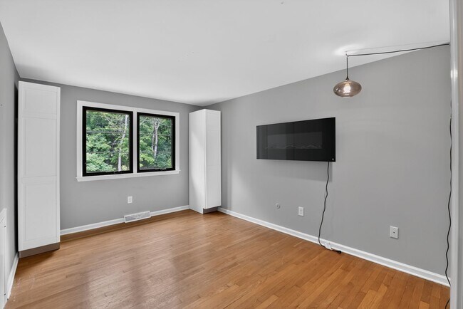 Building Photo - 6 Mill Race Pl