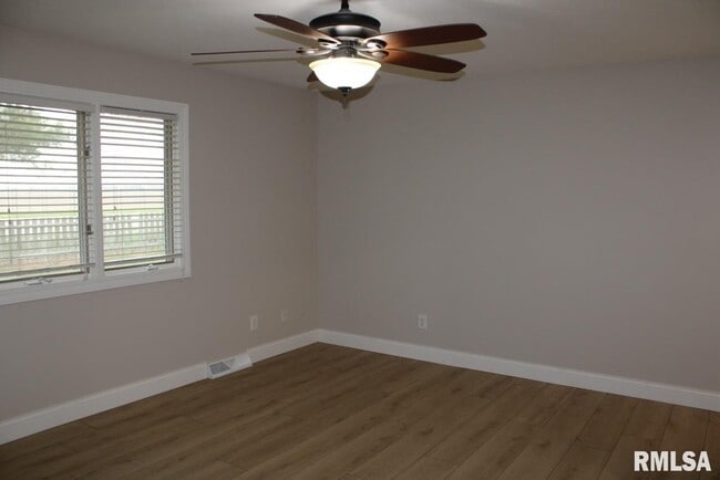 Building Photo - 2807 Cronin Dr