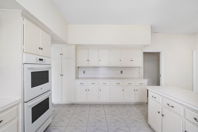 Building Photo - 157 Wells Rd