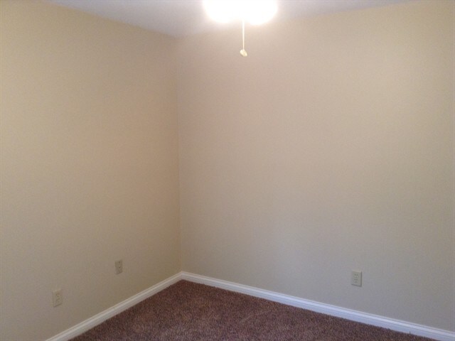 Building Photo - 8428 Stratford Ct
