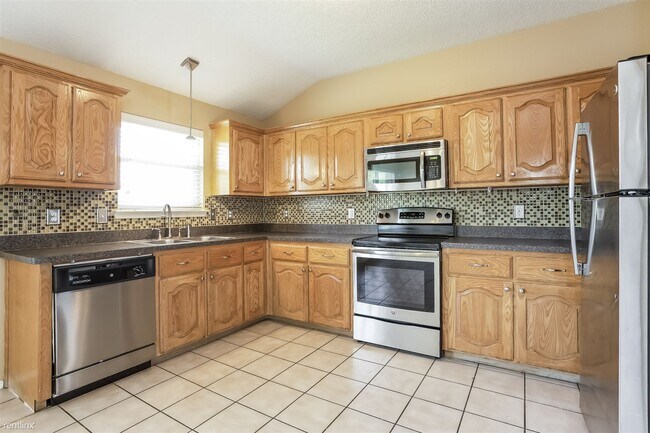 Building Photo - 4 br, 2 bath House - 705 Pine Hollow Dr