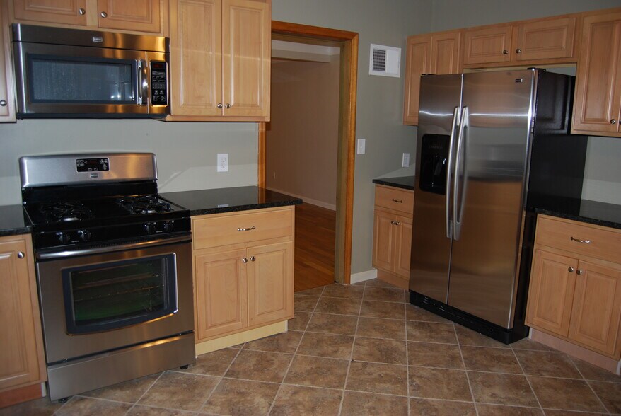 Kitchen with Maple Cabinets, Granite Counter tops and Stainless Steel Appliances (including Brand New Dishwasher) - 2923 Arthur St NE