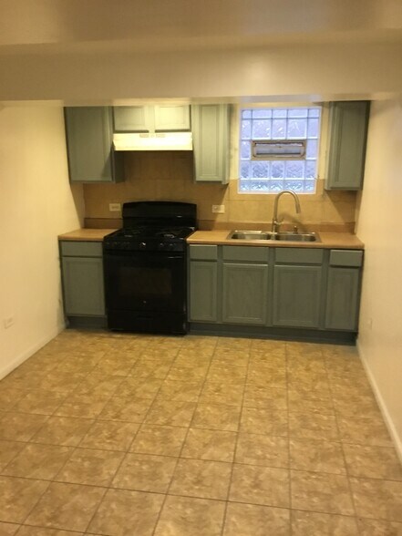 Kitchen - 7516 S Paxton Ave