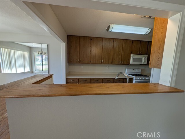 Building Photo - 27535 Lakeview Dr