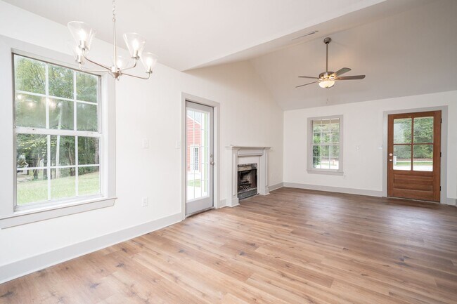 Building Photo - 3BR/2BA Home