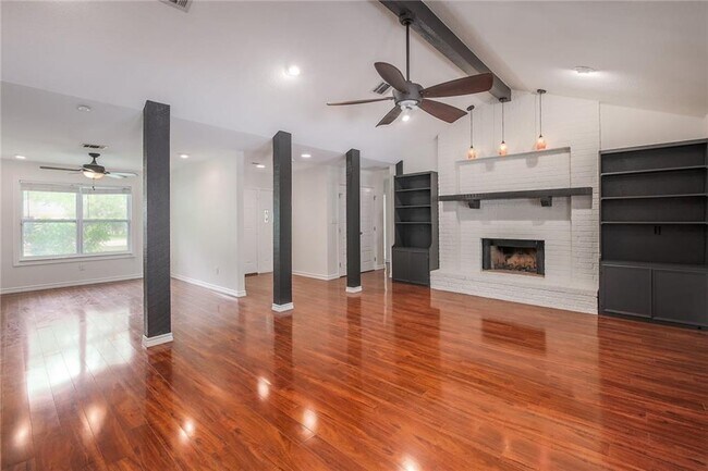 Building Photo - 507 San Jacinto St