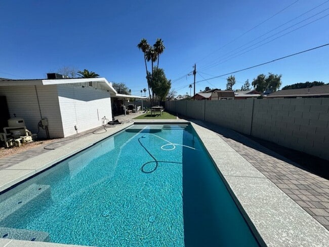 Building Photo - 6-Bedroom Tempe Home with Private Pool, Garage & Prime ASU Location