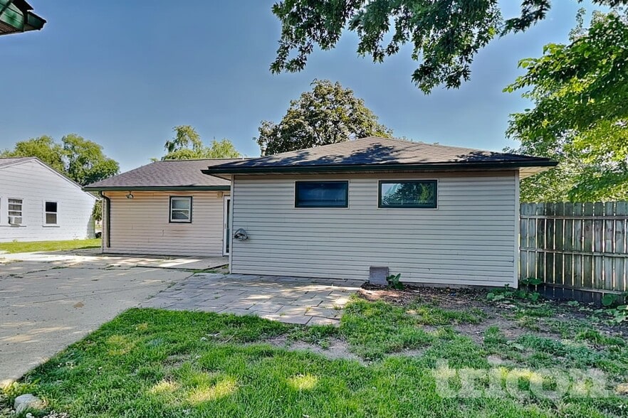 Building Photo - 1811 Inner Cir Dr