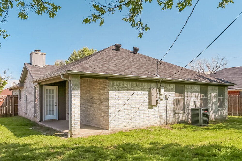 Building Photo - 6406 Brookglen Dr