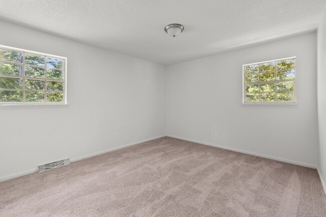 Building Photo - Charming Center Point Home