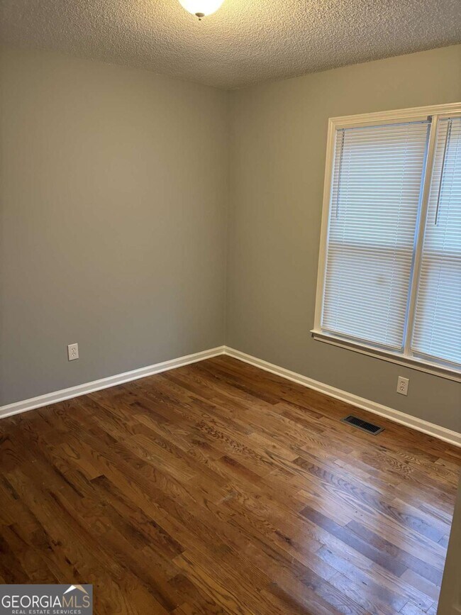 Building Photo - 5045 Bayberry Ct