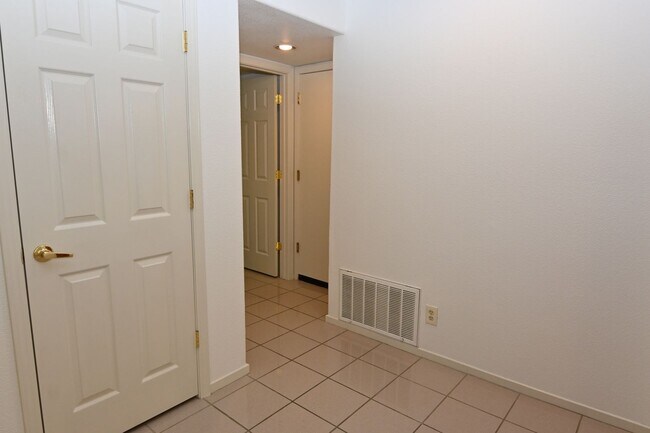 Building Photo - 2 story home, gated community, near Shops ...
