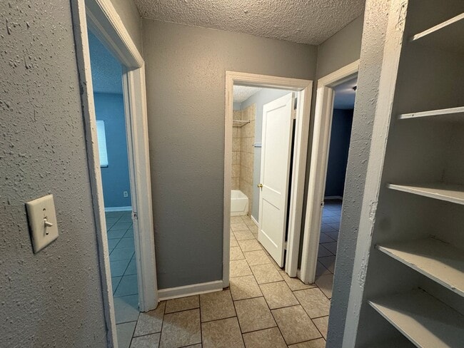 Building Photo - 2238-2240 Barnor Dr